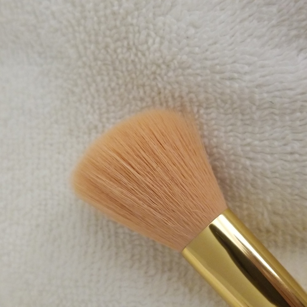 Alamar Cosmetics Cheek Perfecting Brush